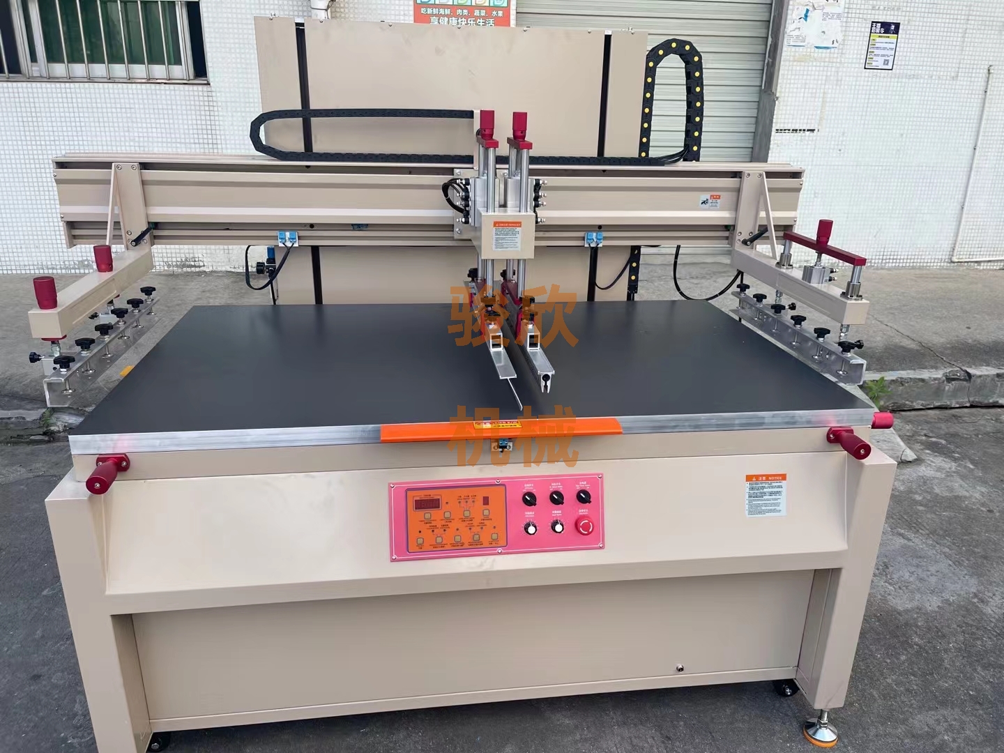 南京丝印机厂家，南京移印机厂家，骏欣机械玻璃丝印机印刷精度高